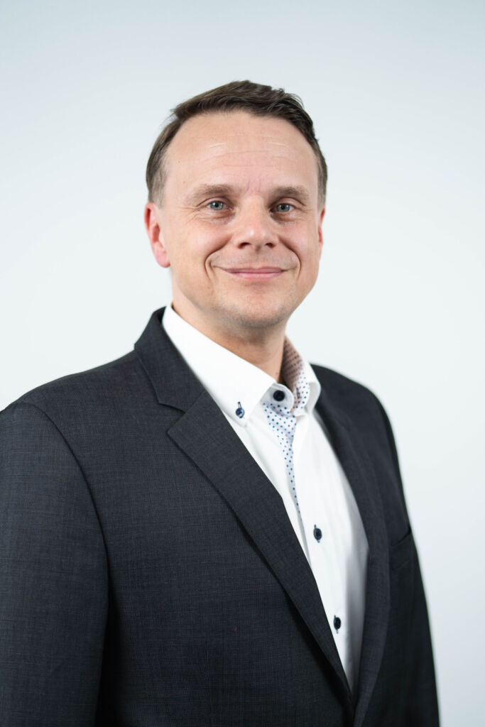 MVTec Dr. Maximilian Lueckenhaus