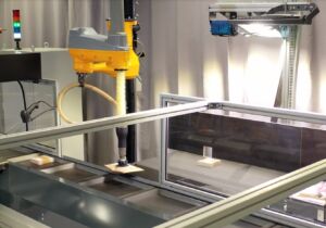 Als universell einsetzbares Standalone-System ist der VarioPick von Körber bereits von Haus aus mit allen erforderlichen Technologien ausgestattet, um Größe, Form und Material eines Artikels präzise zu erfassen, am optimalen Greifpunkt sicher zu picken und - je nach Anwendung - neu auszurichten, zu entfernen oder zu platzieren.