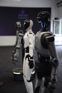 Live-Präsentation neuer Humanoider 5 Alle drei Roboter