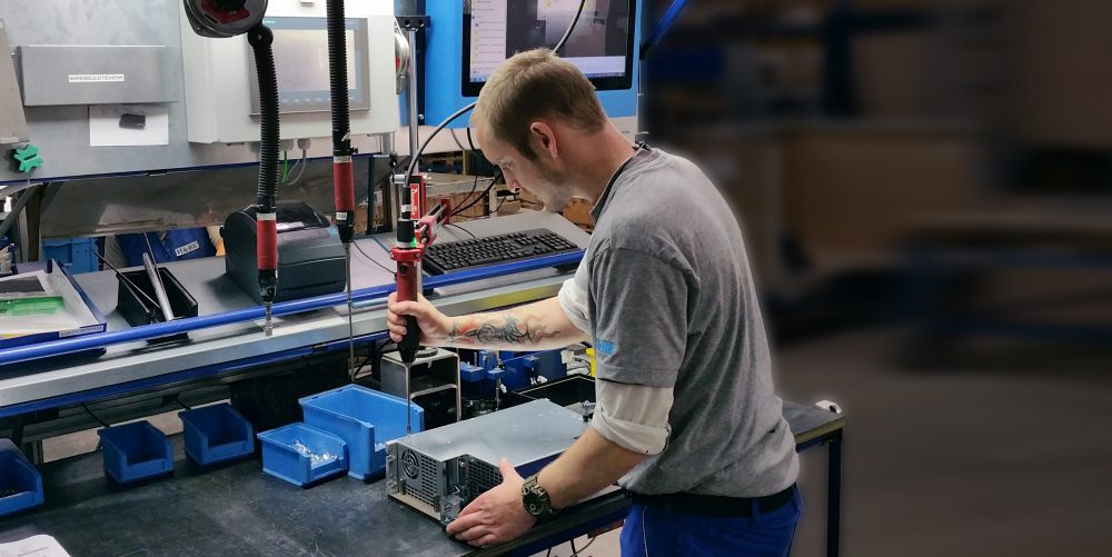 Industriebleche assistiert montieren