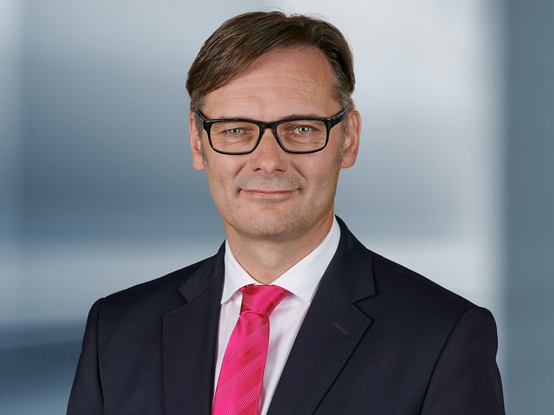 Internationaler Vertrieb von Rittal unter neuer Leitung 7 Internationaler Vertrieb von Rittal unter neuer Leitung