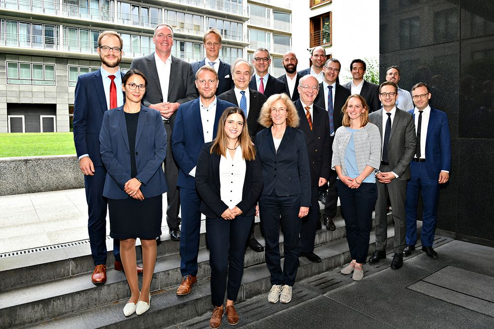 Steuerungsgruppe erarbeitet Normungsroadmap 2 Steuerungsgruppe erarbeitet Normungsroadmap