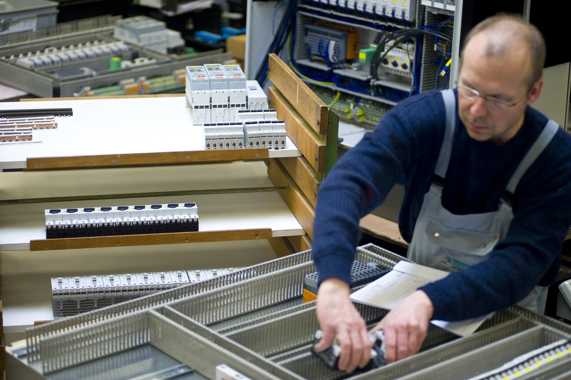 Digitale Assistenzsysteme integrieren Mitarbeiter