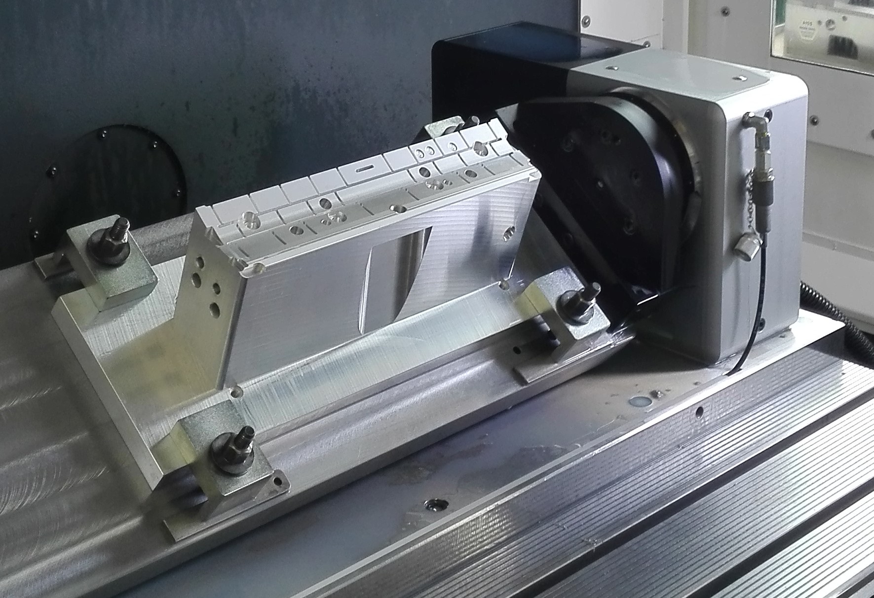 Innovation und Flexibilität im Sondermaschinenbau 5 Innovation und Flexibilität im Sondermaschinenbau