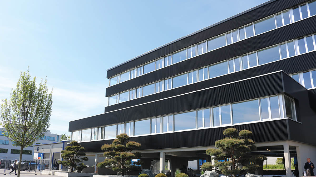 Dualis nimmt Arbeit im neuen Hauptsitz auf