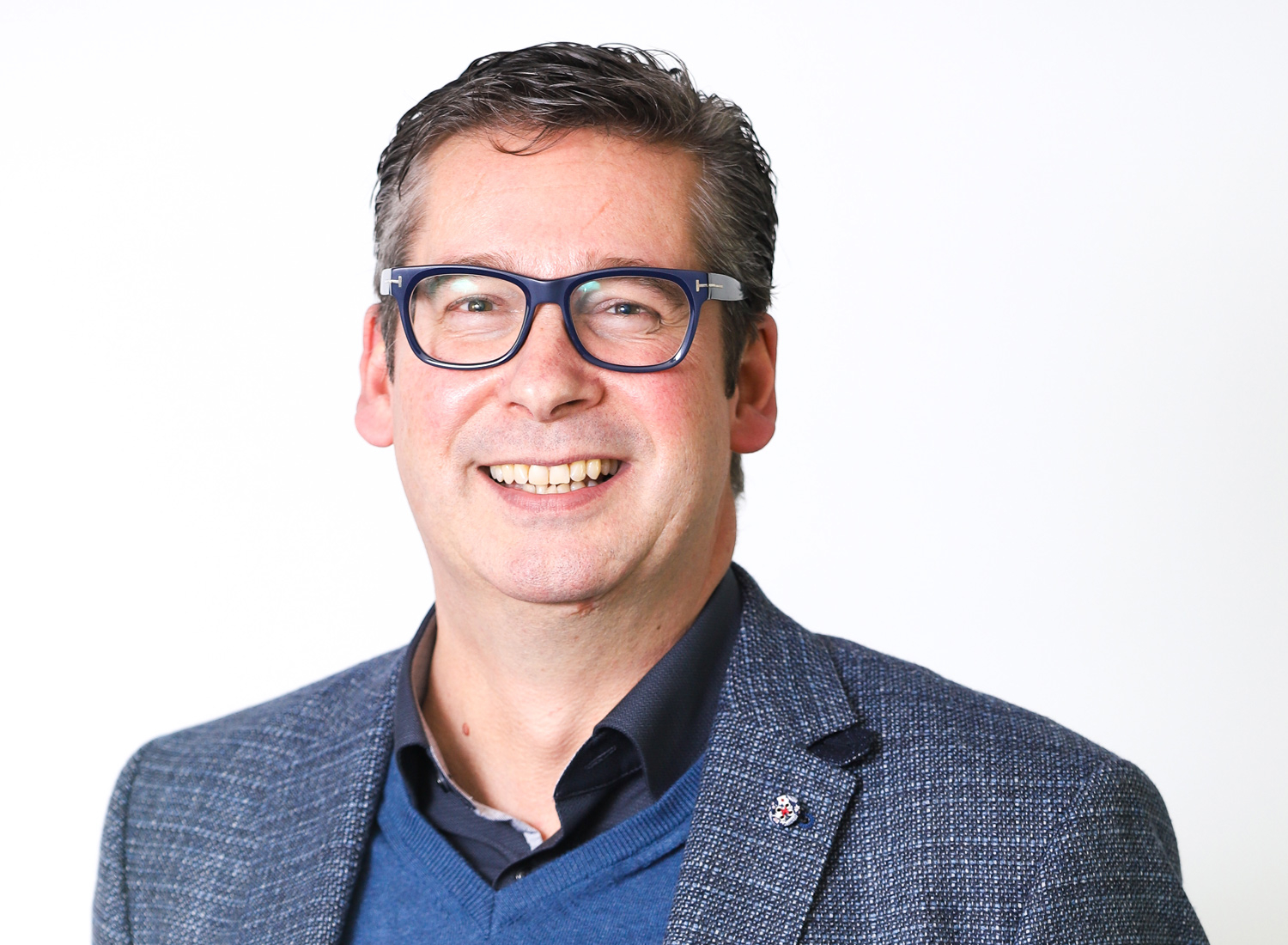 Bechtle übernimmt Cadmes