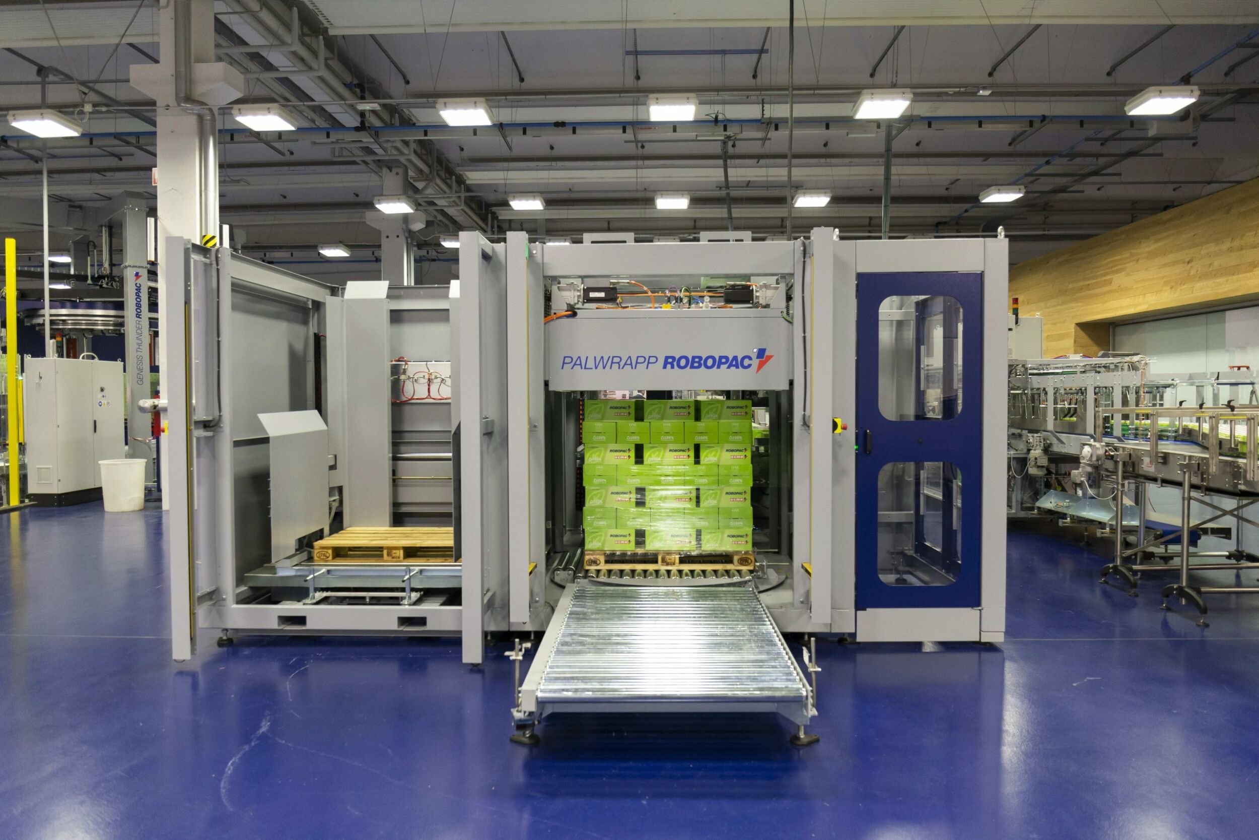 Automatisch palettiert und eingewickelt