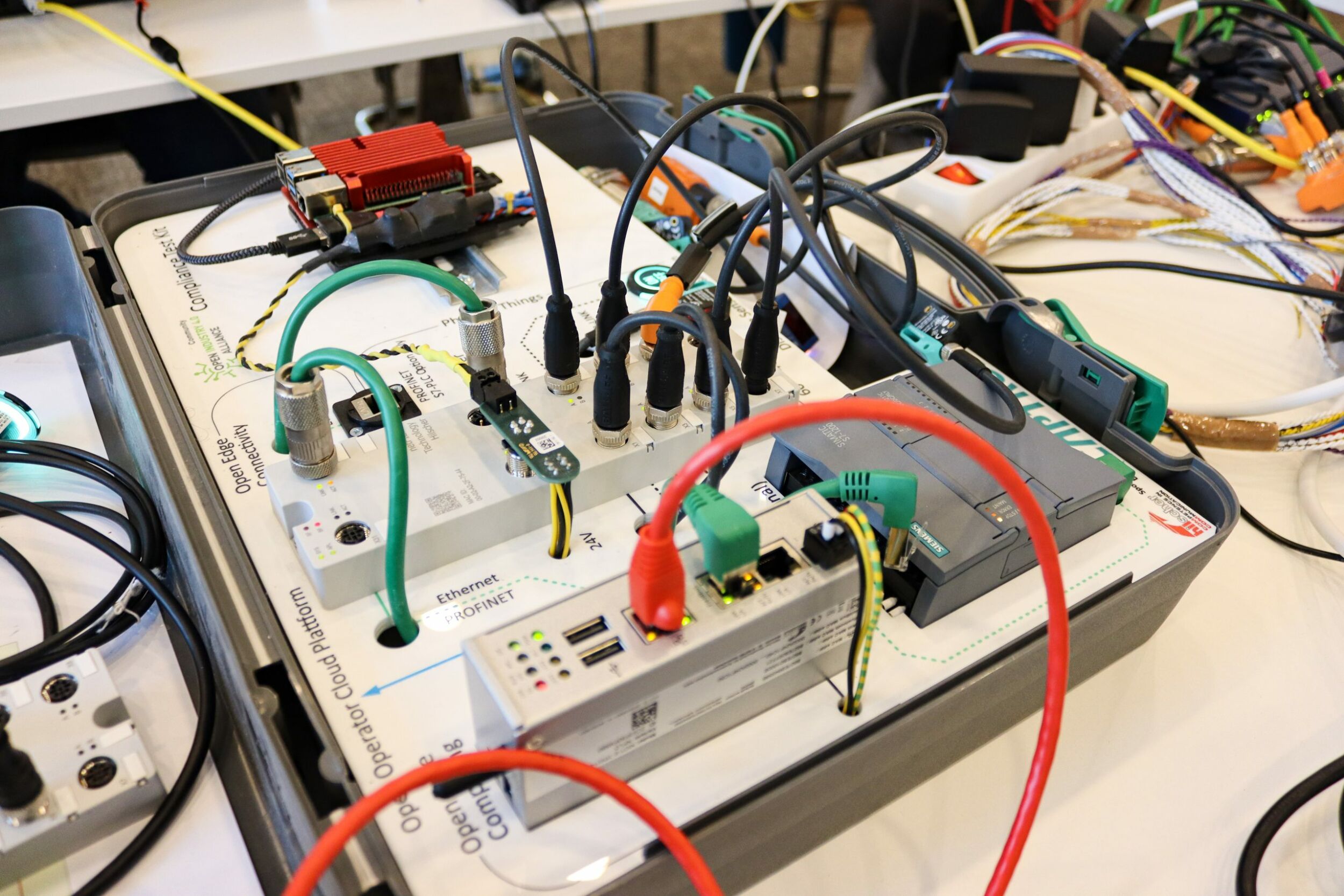 Industrial Digital Twin Association und Open Industry 4.0 Alliance arbeiten zusammen 9 Industrial Digital Twin Association und Open Industry 4.0 Alliance arbeiten zusammen