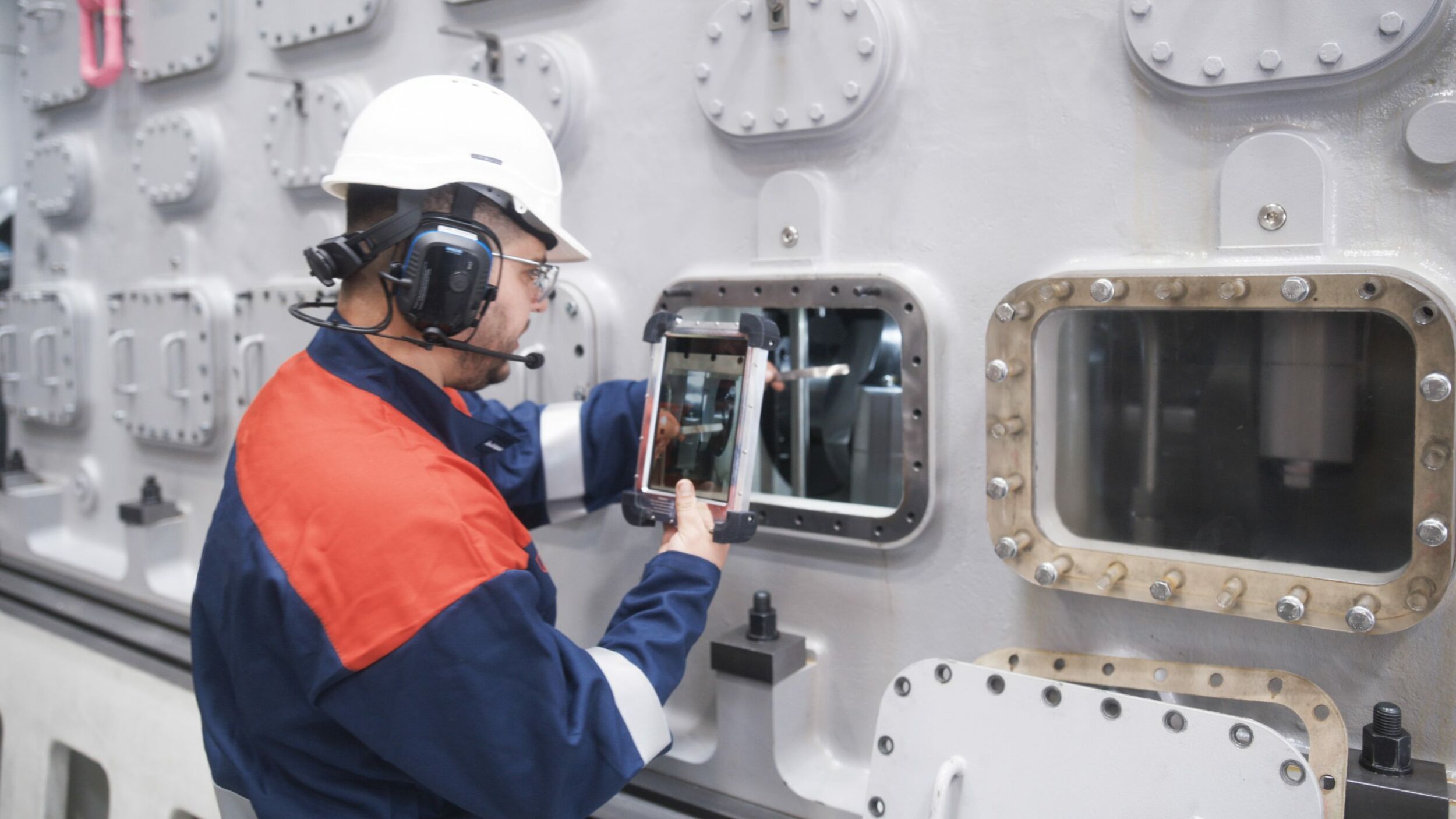 Produktservice im Maschinen- und Datenraum