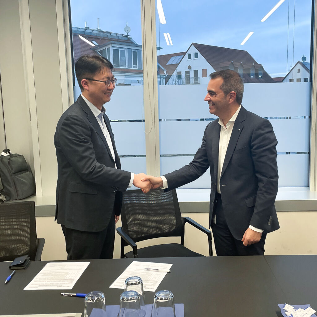 Autocrypt und MicroNova arbeiten zusammen 1 2024 MicroNova Autocrypt Unterzeichnung MoU