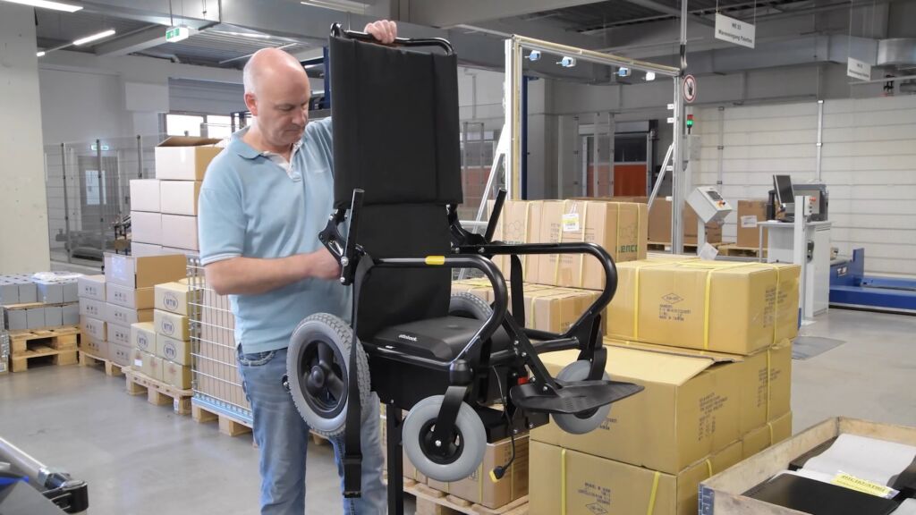 Transparente Planung erhöht Liefertreue und senkt Bestände 3 90 Prozent der Rollstühle werden individuell angepasst. Die Varianz galt es softwareseitig abzubilden