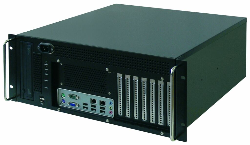 19"-IPC von Mass in 4HE mit Front-I/O.