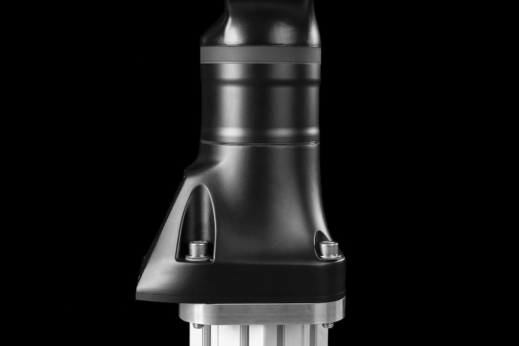 7-Achsen-Cobots mit Controller im Standfuß