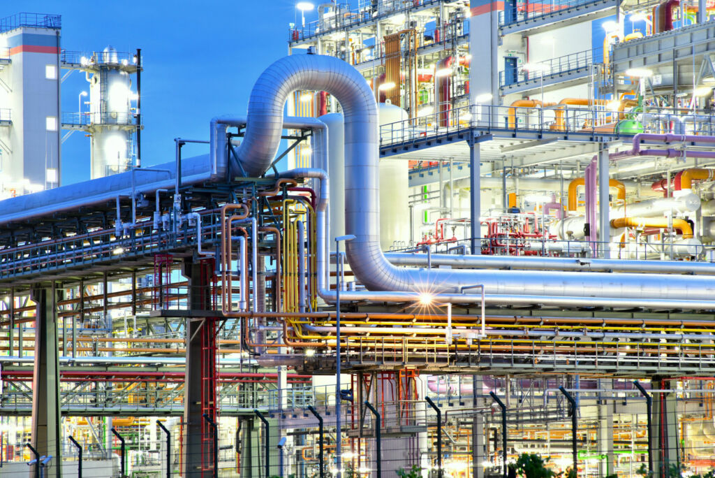 Geschäftsklima in der Chemischen Industrie verschlechtert sich 1 Industrieanlage Chemiewerk bei Nacht chemical plant