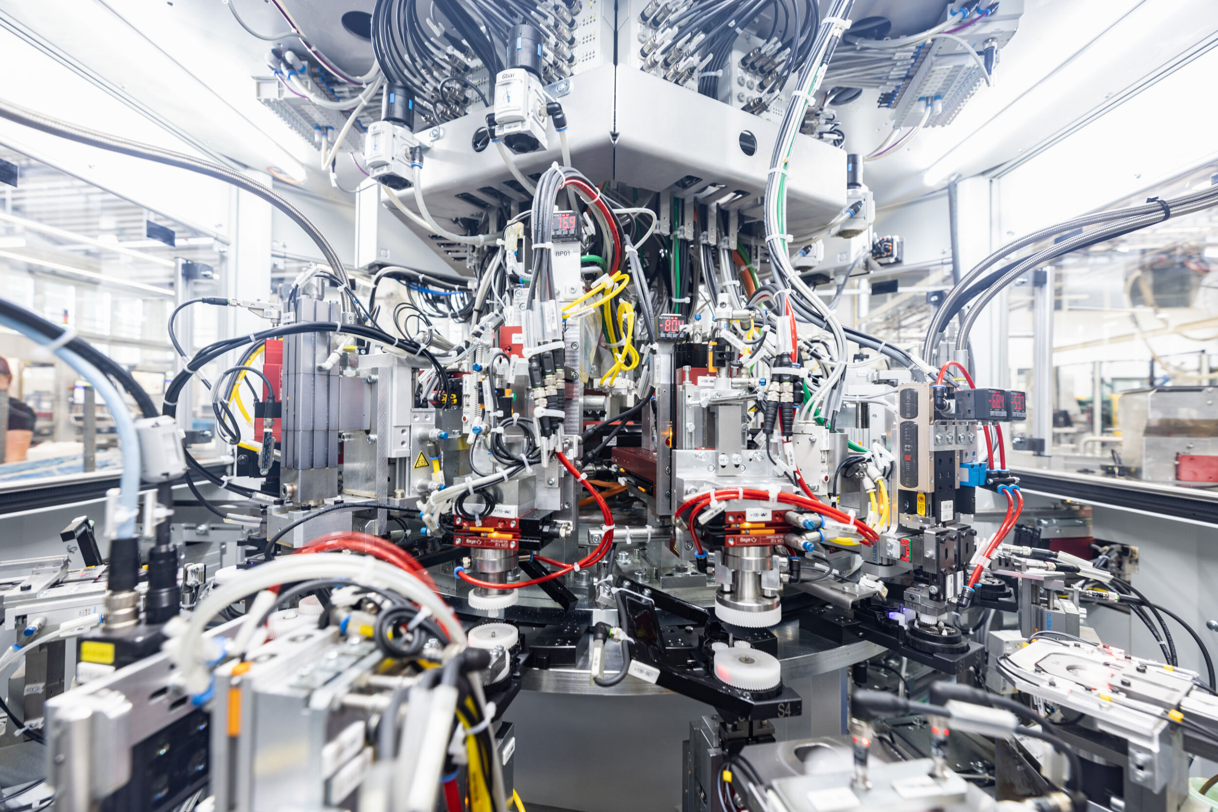 Zentralisierte Vertriebsprozesse bei der Oechsler AG 4 Zentralisierte Vertriebsprozesse bei der Oechsler AG