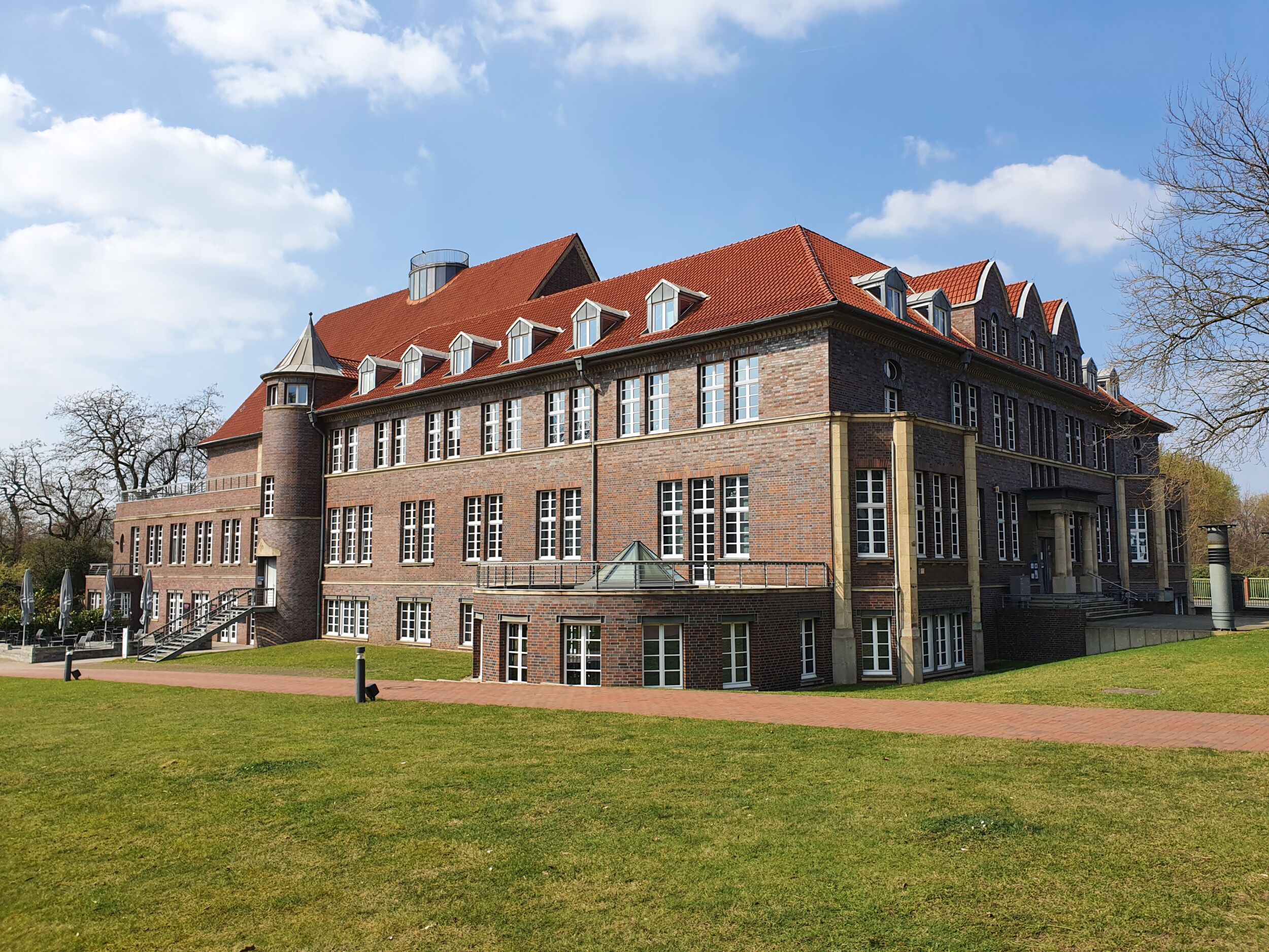 SpiraTec integriert Tochterunternehmen 8 SpiraTec integriert Tochterunternehmen