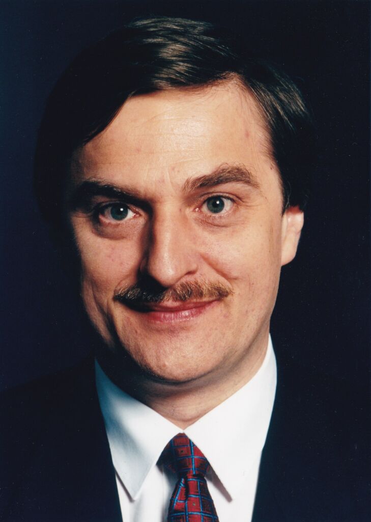 IT-Sicherheit: Die Lebensmittelindustrie gerät ins Visier 2 Bernahrd Biedermann ist Geschäftsführer des IT-Dienstleisters Intares.