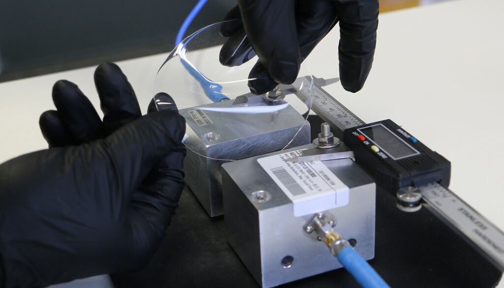 Mit intelligenter Haut Mensch-Roboter-Interaktionen verbessern 2 Schmalbandige Messung des Verlustwinkels eines Polymers