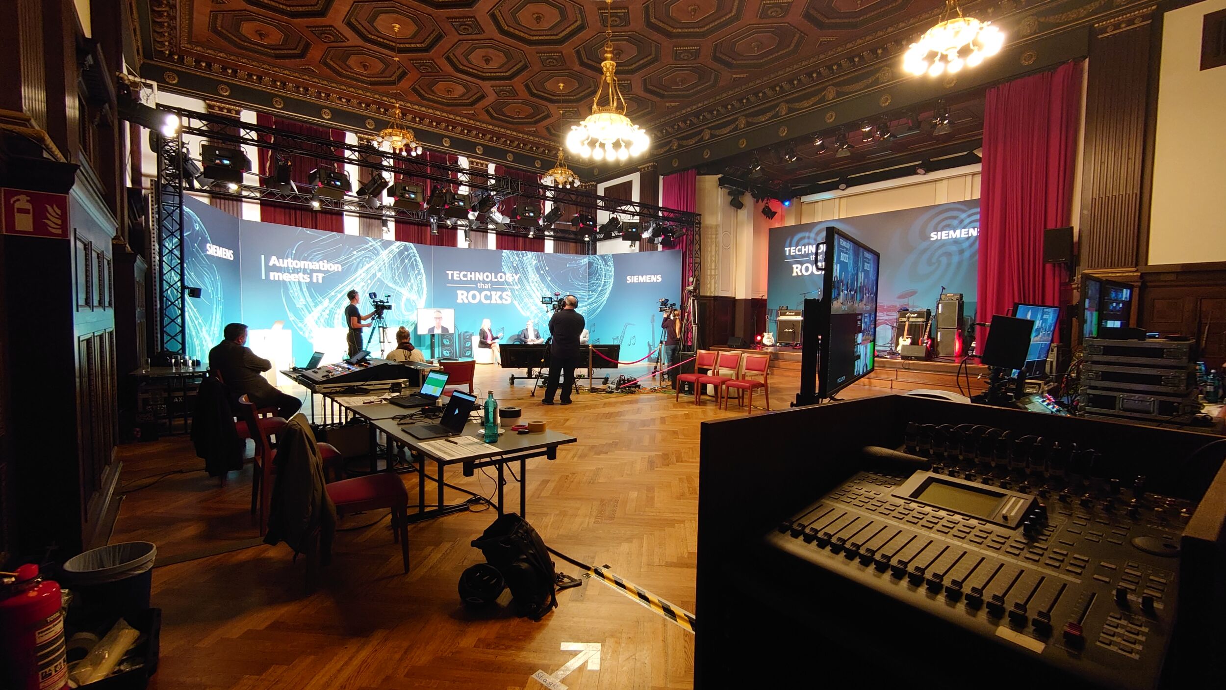 Automatisierungstechnik für Live-Events: "Zwei Kabel dran und wir sind entspannt" 8 Automatisierungstechnik für Live-Events: „Zwei Kabel dran und wir sind entspannt“