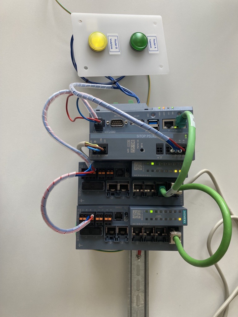 Automatisierungstechnik für Live-Events: "Zwei Kabel dran und wir sind entspannt" 4 Ein IoT-Gateway visualisiert die jeweils
aktive Internetverbindung.