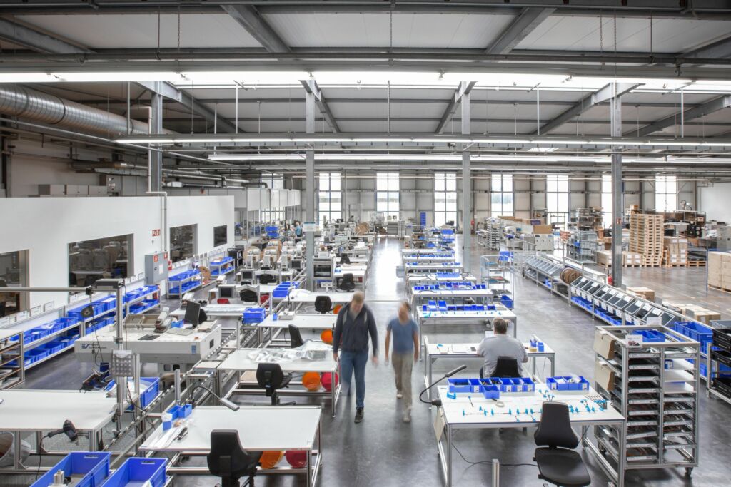 Jürgenhake beschleunigt Vertriebsprozess: Kabel online konfiguriert 2 Jürgenhake fertigt kundenspezifische, vollständig konfektionierte Leitungssätze für anspruchsvolle Kunden u.a. in der Automobil- und Luftfahrtindustrie.