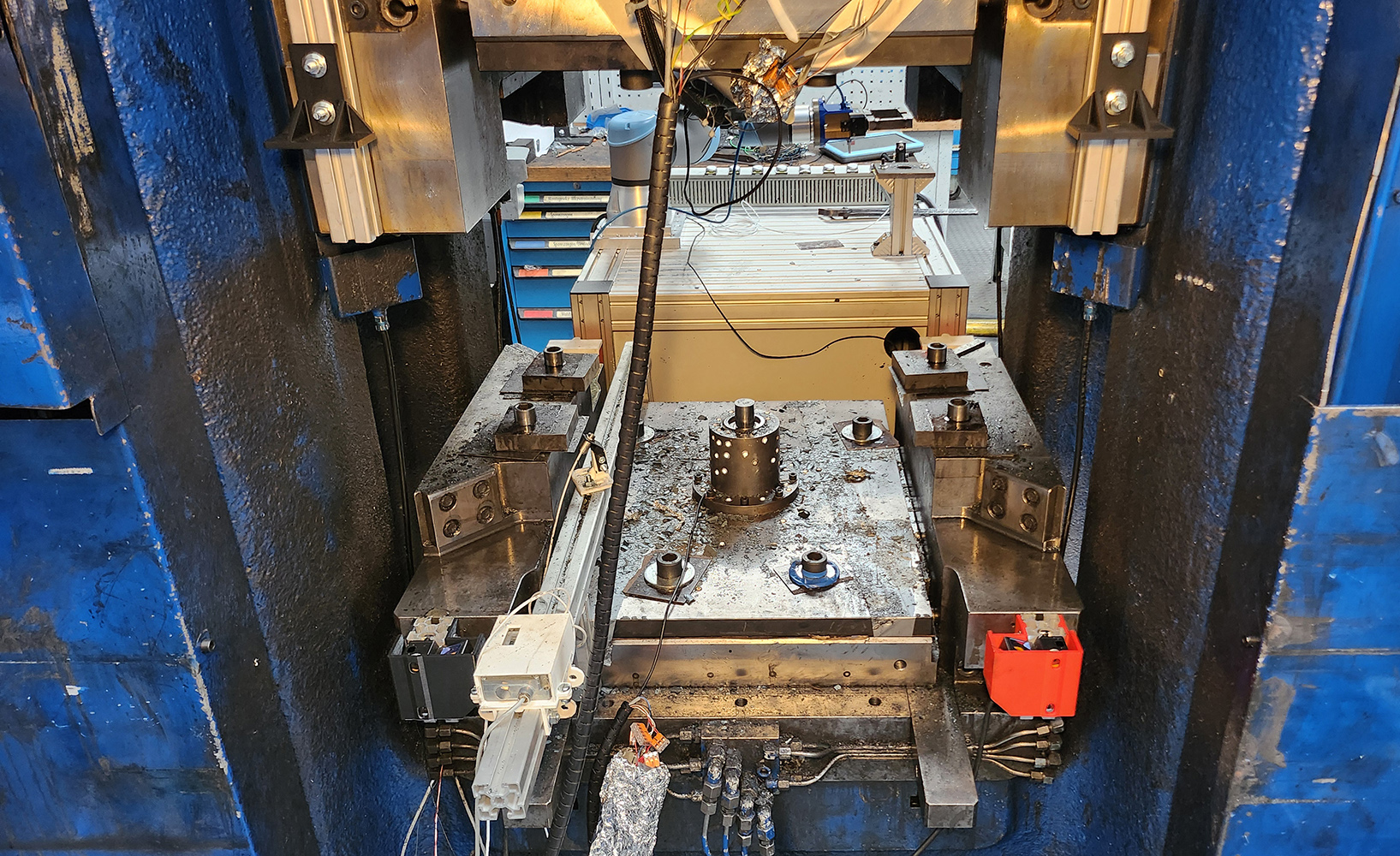 Alte Maschinen nachrüsten und Prozesse überwachen 15 Alte Maschinen nachrüsten und Prozesse überwachen