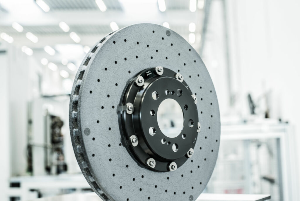 Systemimplementierung beim Maschinenbauer Hafner 1 Mit den Maschinen von Hafner werden eine Vielzahl von Achs-, Lenkungs-, Getriebe- und Motorenteilen sowie Felgen, Bremsscheiben (Bild) und Teile für die E-Mobilität gemessen.