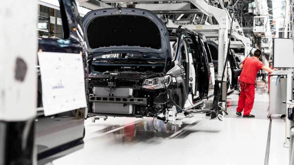 PKW-Produktion im Februar leicht im Minus 1 Automotive industry Europe production line