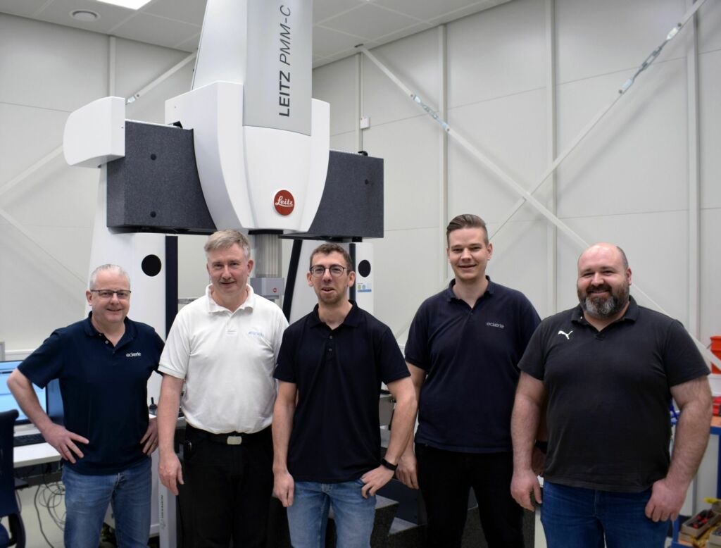 CAQ für hochpräsize Mechanik: Qualität als Standard 1 Das CAQ-Team von Eckerle unter der Leitung von Peter Hertweck (2.v.l.): Alle fünf Key-User waren von Anfang an in die Installation und Implementierung eingebunden. Dadurch konnten sie das System aktiv mitgestalten und sind direkt mit der Software gewachsen.