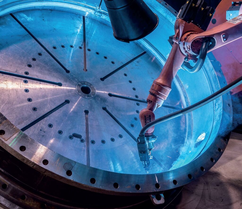 Sicher im System, statt Papier in der Hand 1 In mittlerweile 14 Produktionshallen zeigt sich die Fertigungstiefe, unter anderem mit eigener Schweißerei, Zerspanung, mechanischer Abteilung und Montage.