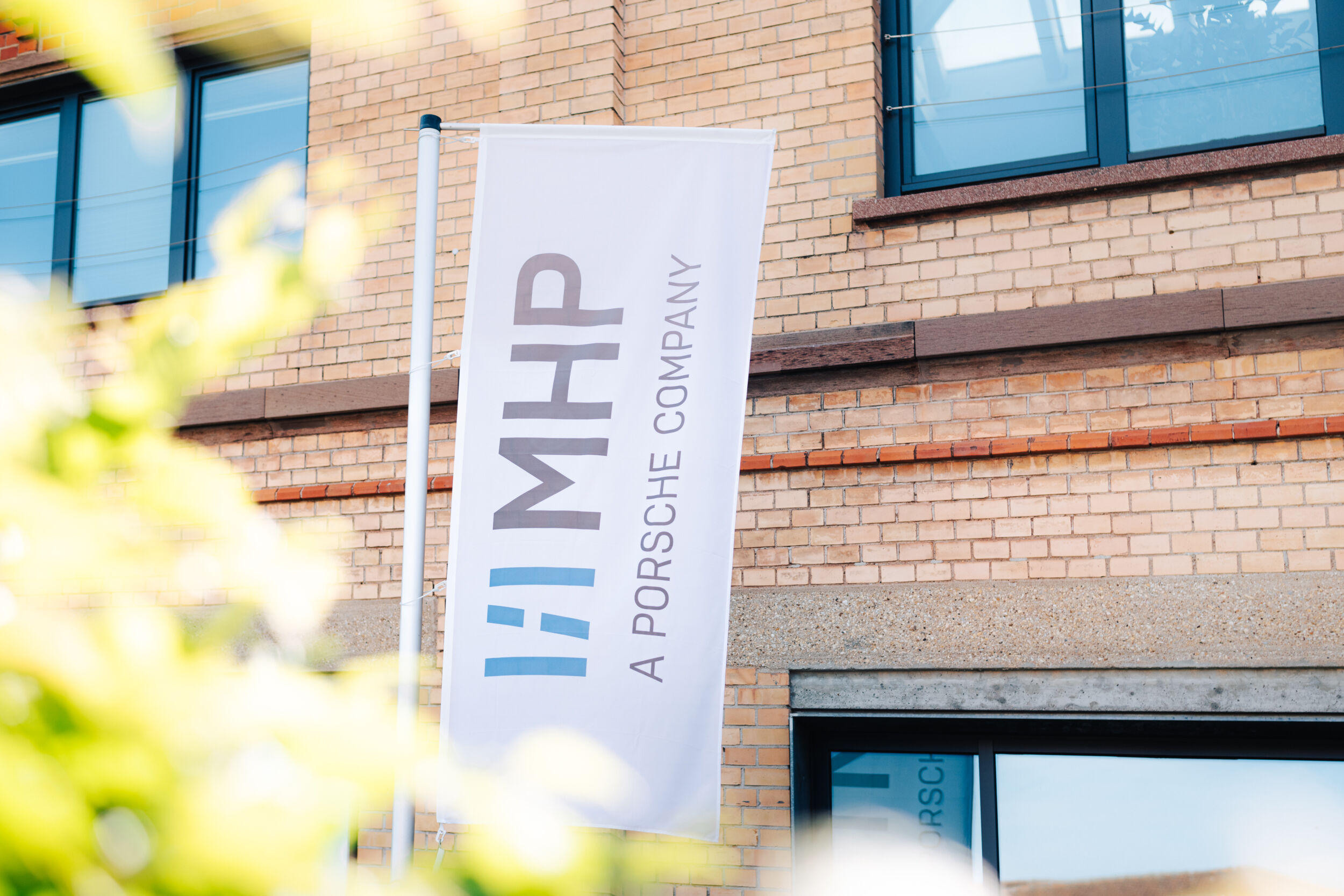 MHP schließt Partnerschaft mit Softwarehersteller Cybus