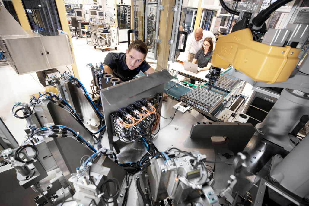 Mehr PS für den Sondermaschinenbau 4 Die virtuelle Inbetriebnahme sorgt für eine deutliche Entlastung bei der Arbeit an den realen Anlagen.