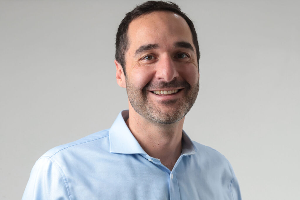 Sven Lüttgens, Gebra-IT:"Bis 2026 wird zu 70 Prozent mit Low-Code entwickelt" 2 Es gibt Einschränkungen. Eine zu starke Individualisierung zu einem unübersichtlichen System führen. Zudem stoßen Low-Code-Systeme bei hoch spezialisierten Funktionen wie komplexen mathematischen Berechnungen oder speziellen Grafikfunktionen an ihre Grenzen und können klassische Programmierung erfordern.