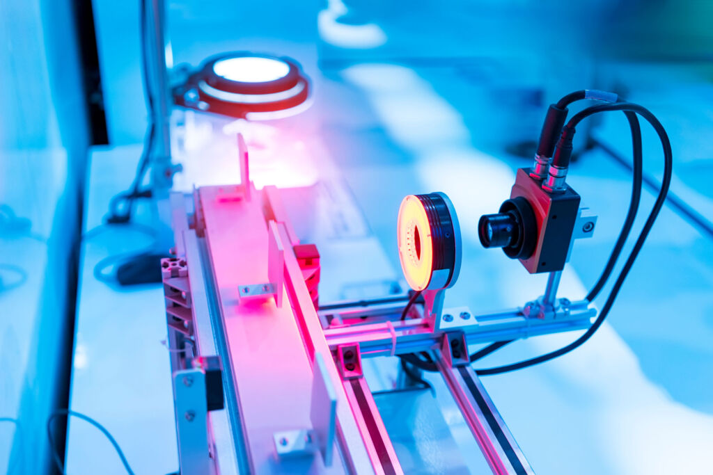 MVTec erweitert Präsenz in Spanien und Südkorea 1 Robotic vision sensor camera system in phone intellegence factory