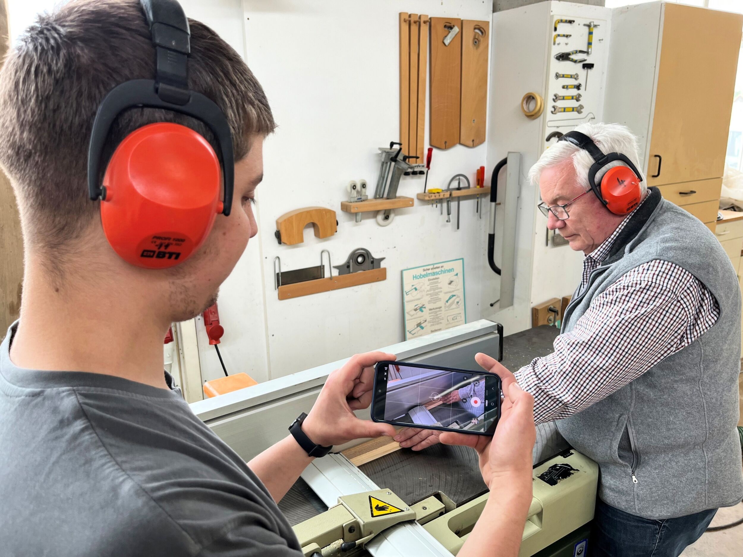 Large Language Models in der Werkerführung