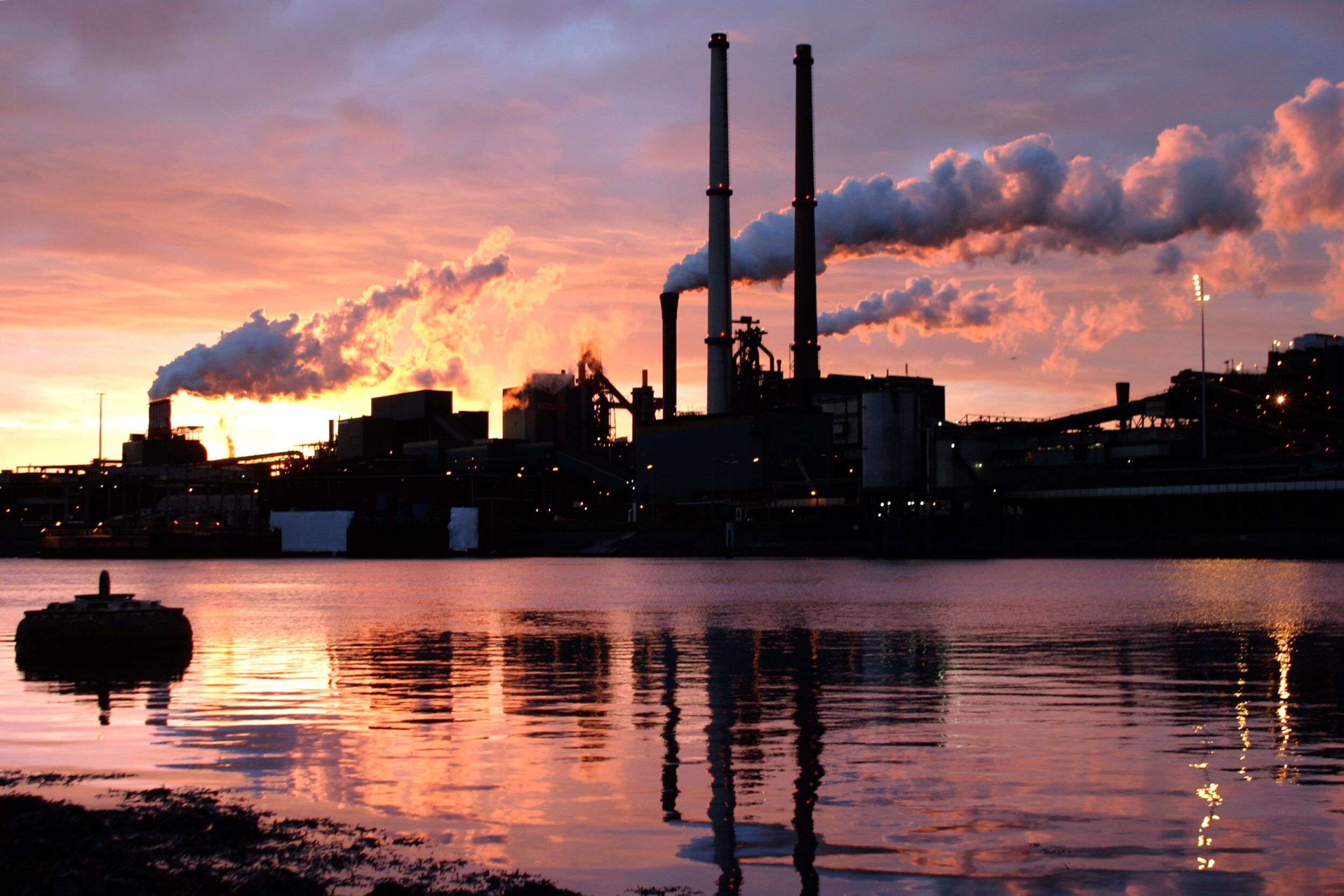 DUH-Studie beschreibt große Energiesparpotenziale für die Industrie 15 DUH-Studie beschreibt große Energiesparpotenziale für die Industrie