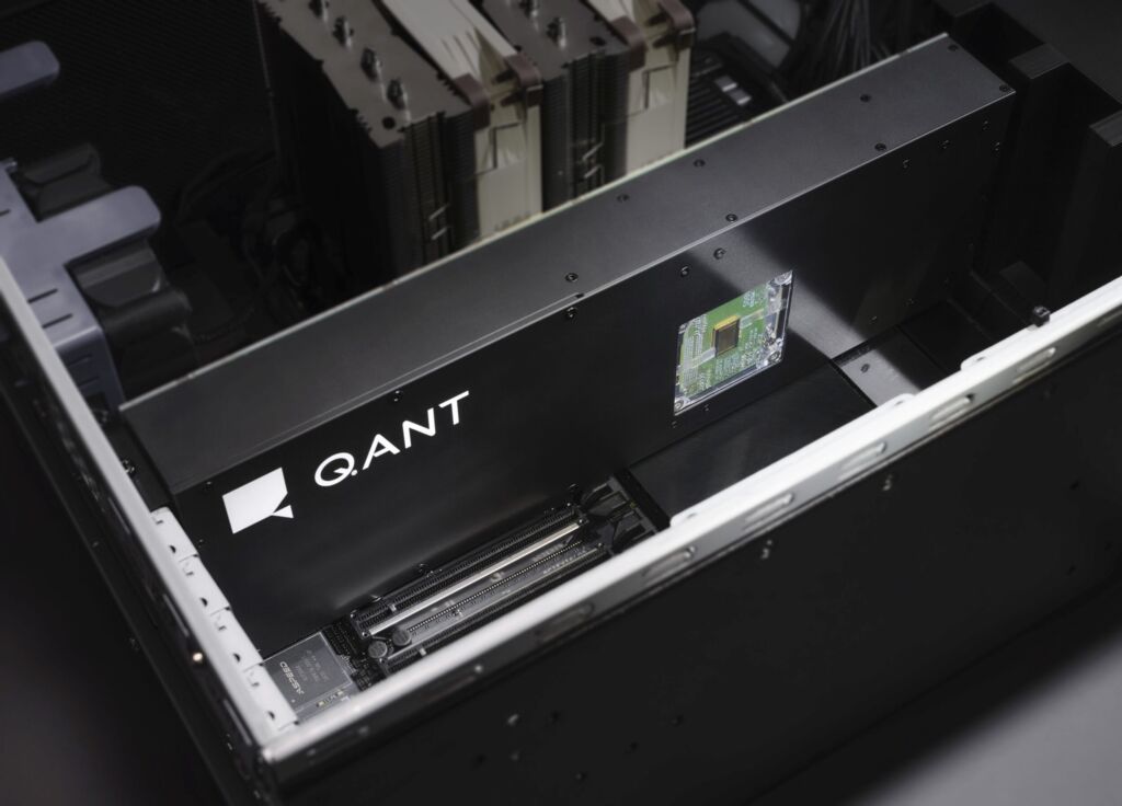 Photonischer Prozessor von Q.Ant beschleunigt KI und Hochleistungsrechnen 1 20251105 QANT NPU Gen 2 mounted