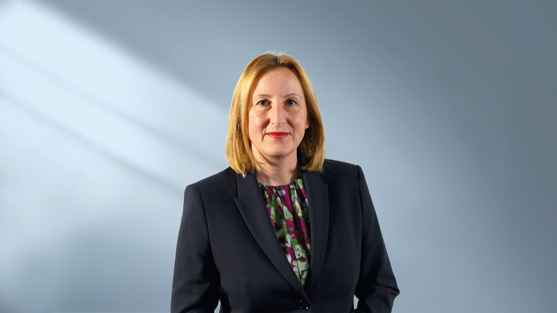 Dagmar Mutter ist CFO der Tebis AG 15 Dagmar Mutter ist CFO der Tebis AG