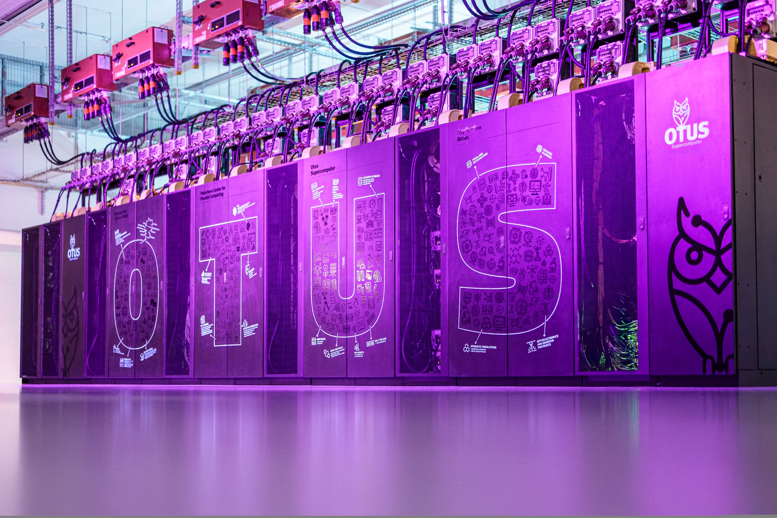 Das System des Supercomputers 'Otus' der Universität Paderborn ist auf bis zu 100 FPGA-Karten erweiterbar und dann eines der stärksten FPGA-Systeme weltweit.