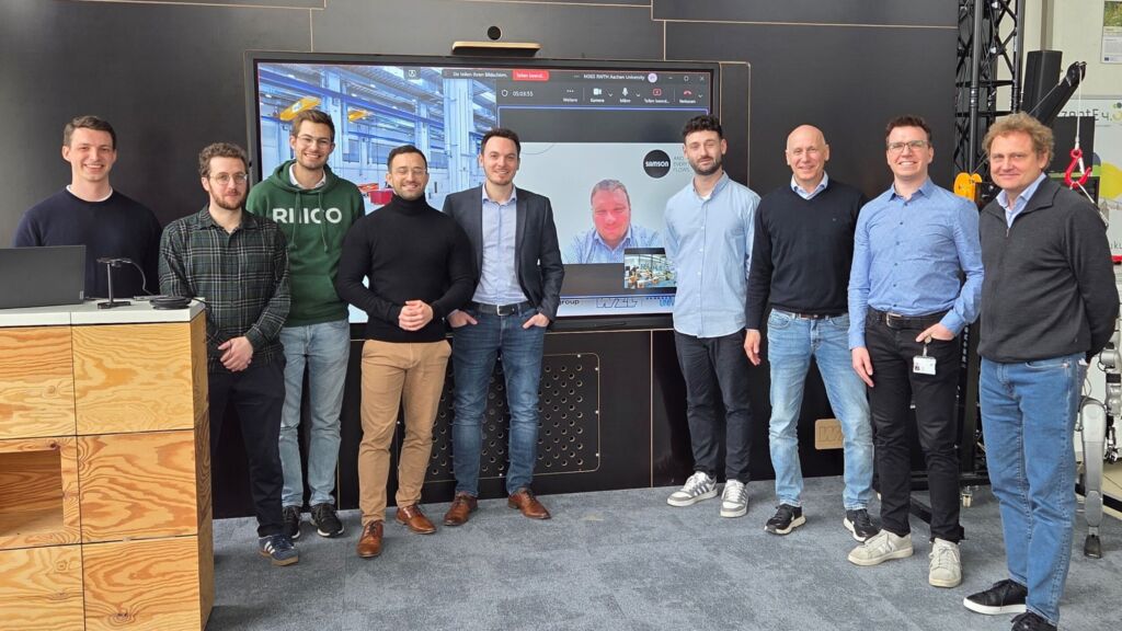 AutoSim automatisiert die Erstellung digitaler Simulationsmodelle 1 Das Projektkonsortium AutoSim: (v.l.n.r.) Patrick Dohmen, David Oster, Felix Fink, Florian Poggenburg, Jan Brinkjans, Alexander Epple, Petar Tesic, Thomas Nerzak, Simeon Häbel, Mark Haverkamp - Projektkonsortium AutoSim