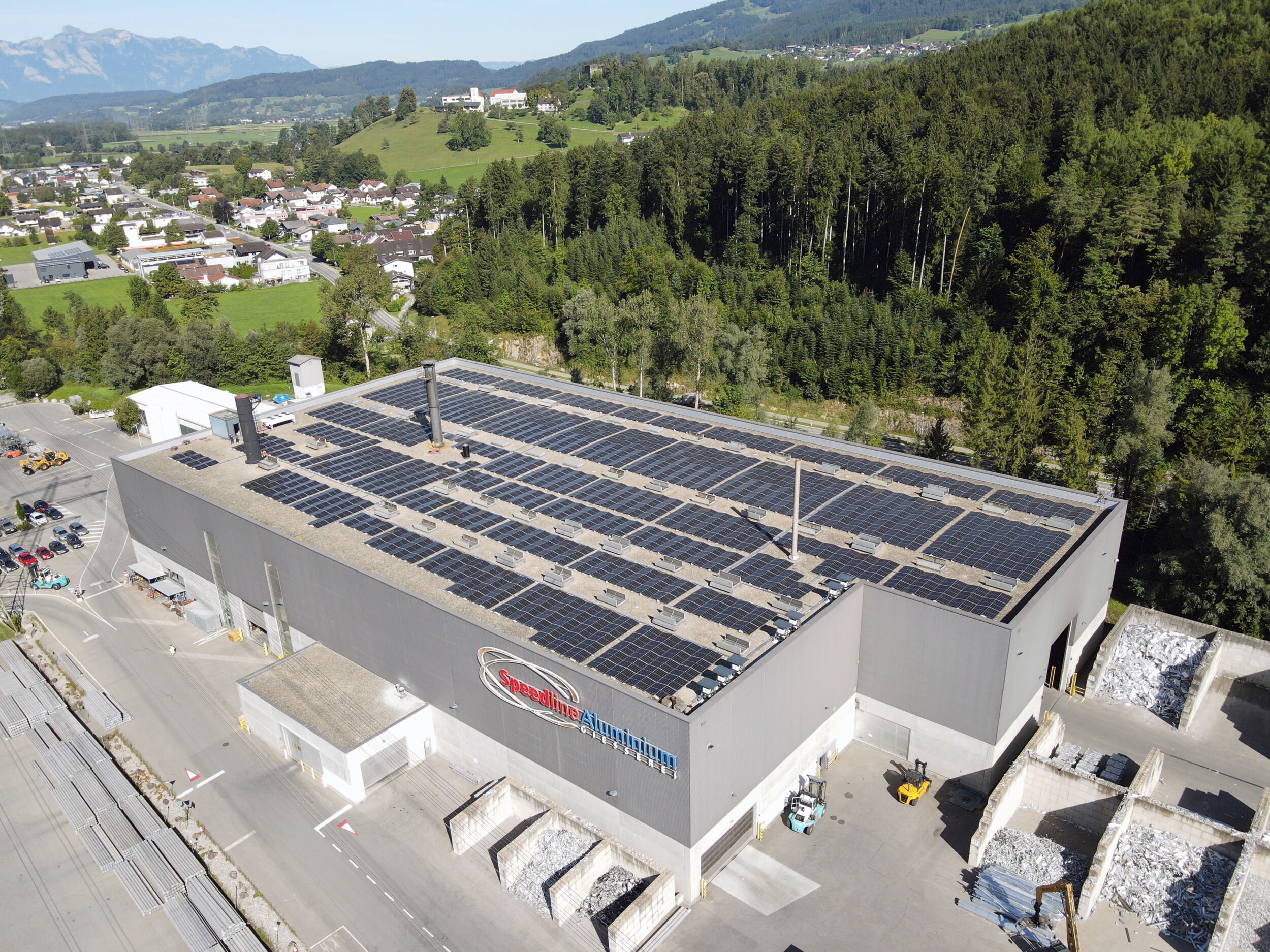 Industriebau mit PV-Anlage