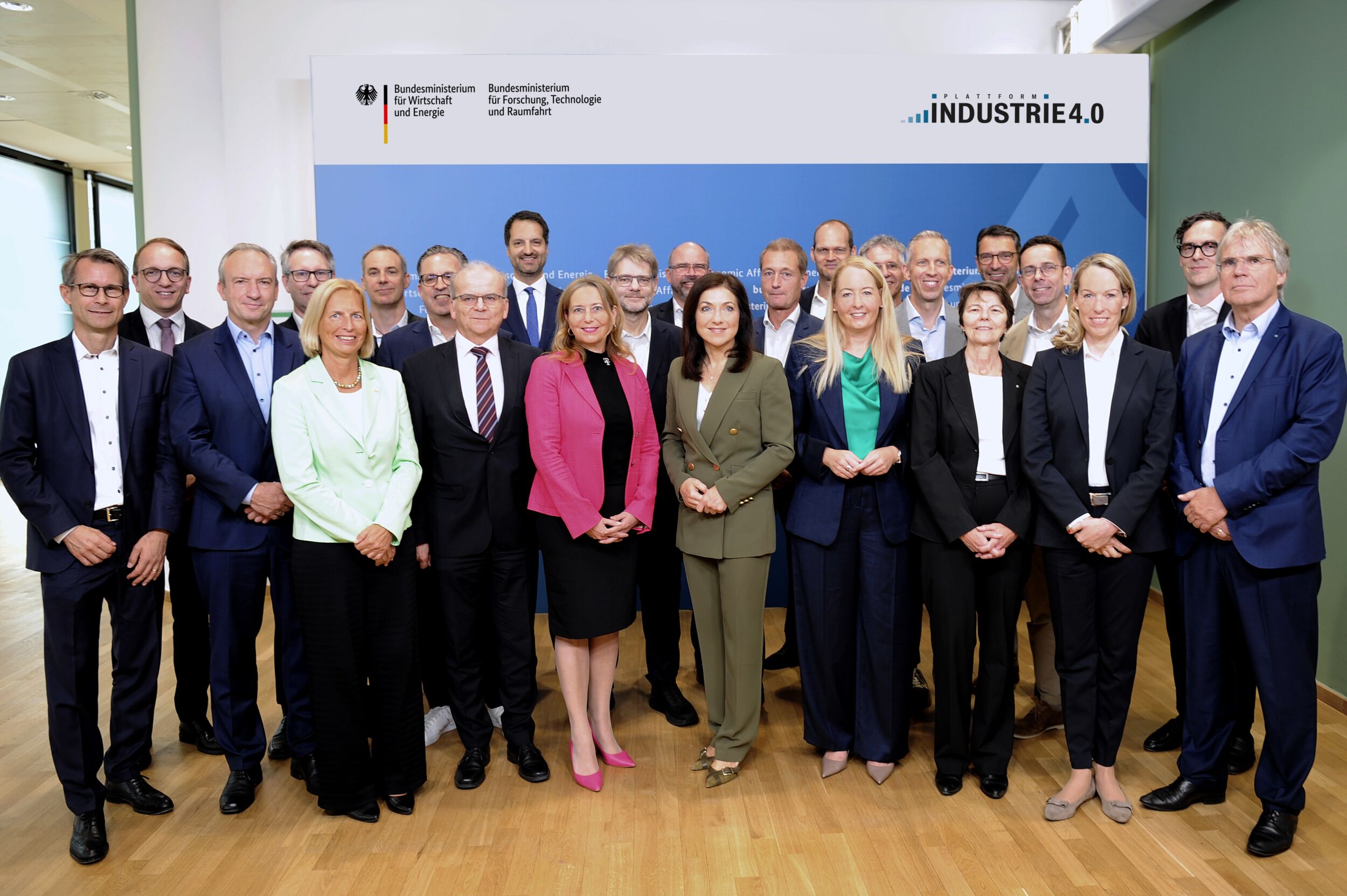 Plattform Industrie 4.0 richtet Fokus auf industrielle KI 2 2607 leitungsrunde kickoff