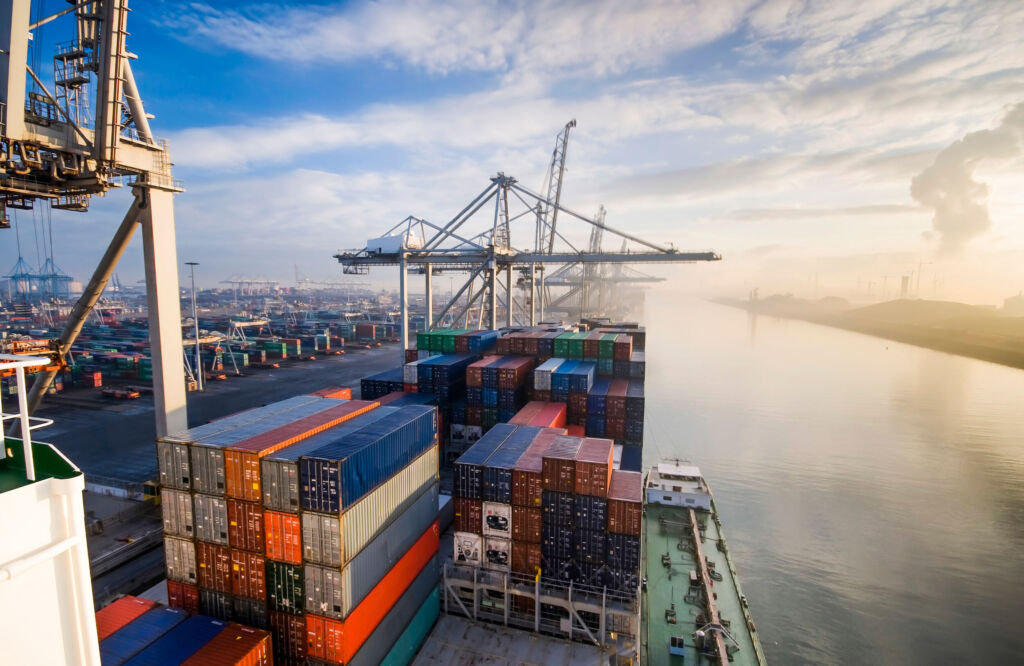 Materialversorgung entspannt sich im Juli 1 container operation in port of Rotterdam Europort