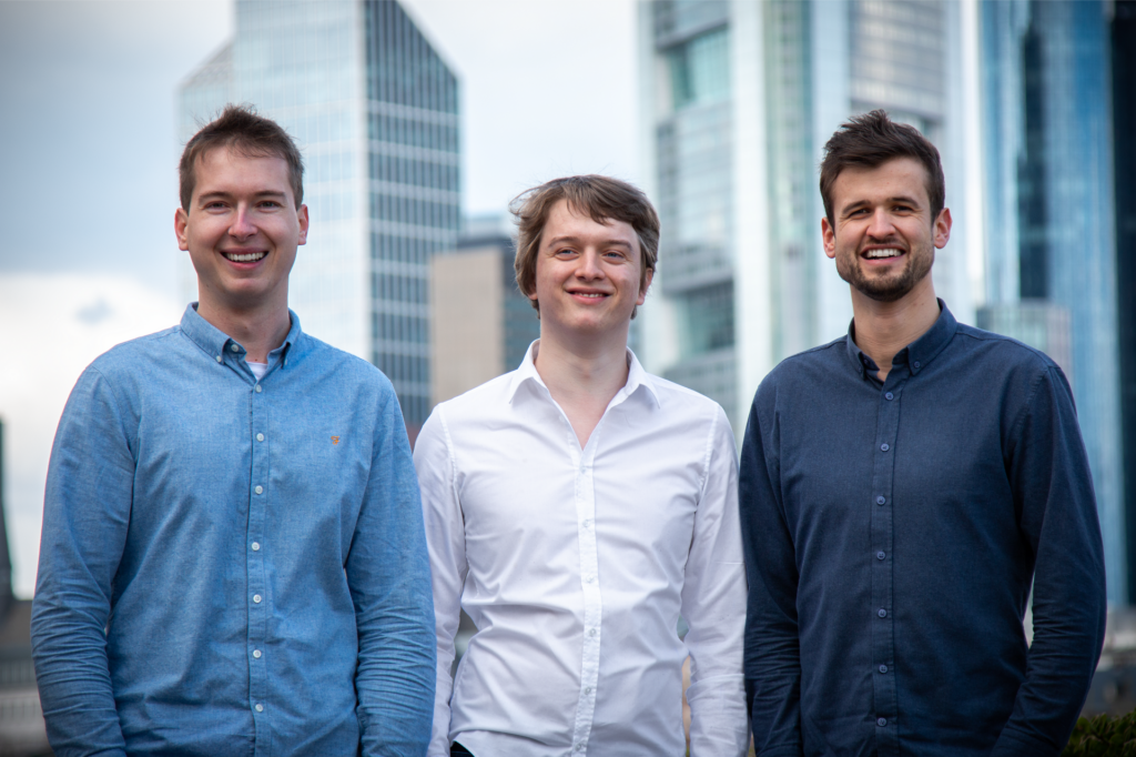 Fortino Capital investiert in Operations1 1 Die drei Gründer (v.l.n.r.) Benjamin Brockmann, Anian Ziegler und Daniel Grobe.