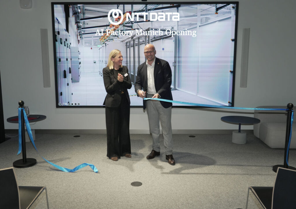 NTT Data eröffnet AI Factory 1 Bayerns Digitalminister Dr. Fabian Mehring eröffnet gemeinsam mit Anne-Sophie Lotgering von NTT Data die neue NTT Data AI Factory Munich.