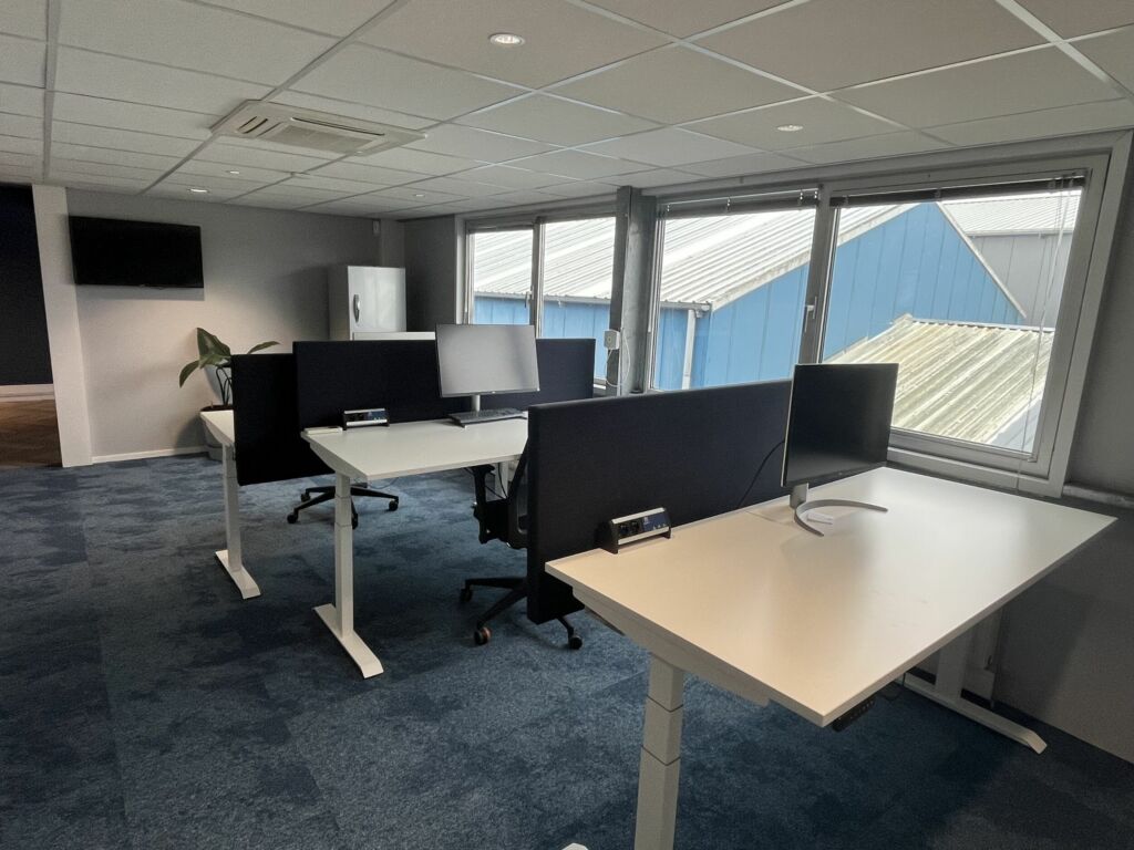 ...oder Office-Geräten einer Büroeinrichtung.