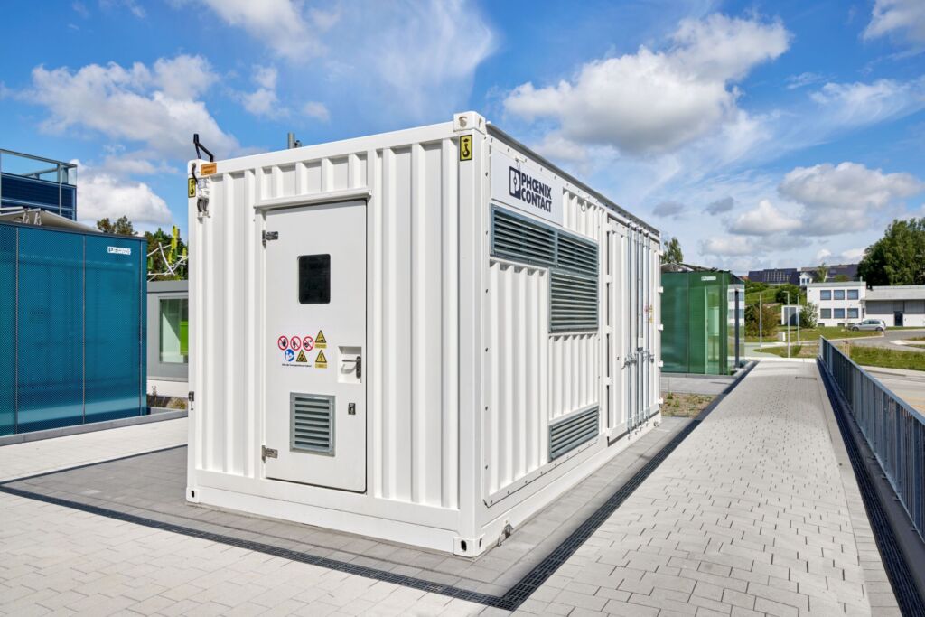 Leistungsmodule für Batteriespeichersysteme 2 Batteriespeicher mit einer Vielzahl von unternehmenseigenen Komponenten auf dem
Gelände des All Electric Society Park am Hauptstandort Phoenix Contact in Blomberg.