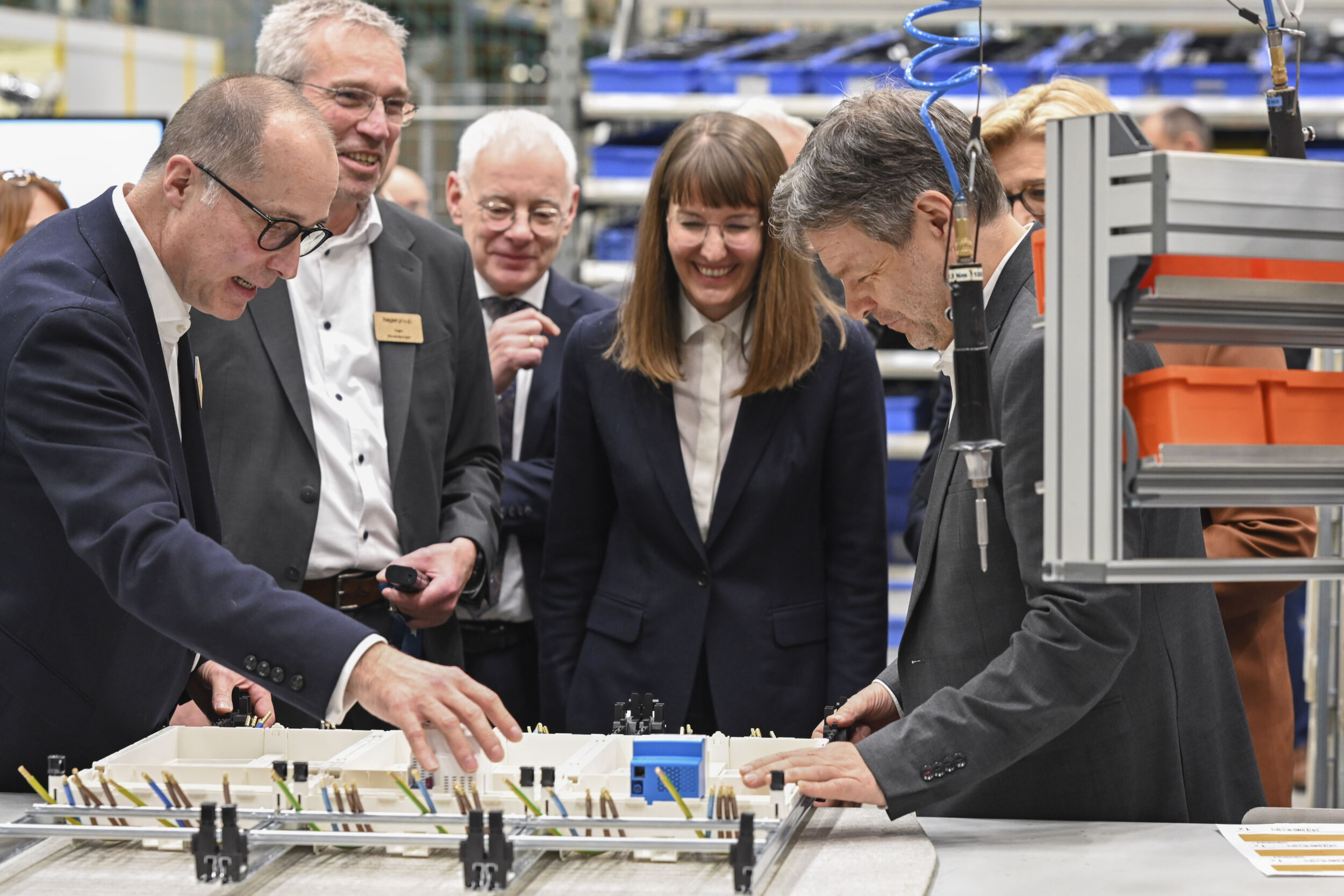 Habeck zu Besuch bei Hager Group