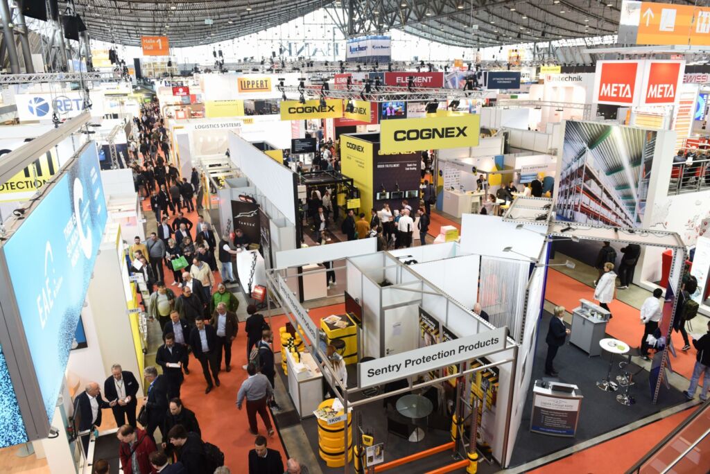 Breites Spektrum der Intralogistik 2 Impressionen der vergangenen Ausgabe: Reges
Treiben in den einzelnen Messehallen und an
den Ständen der Aussteller.