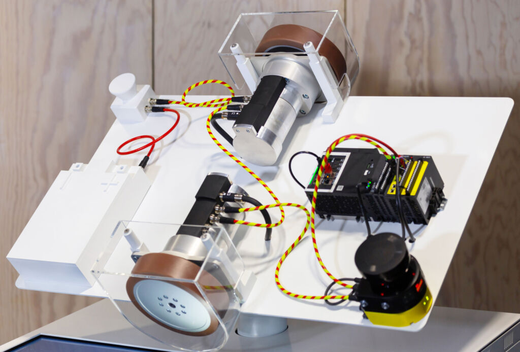 So lassen sich mobile Roboter automatisieren – ganz modular 1 Das Robotics Kit Rokit sowie der Automatisierungsbaukasten ctrlX Automation von Bosch Rexroth vereinfachen und beschleunigen die Entwicklung und Inbetriebnahme fahrerloser Transportsysteme.